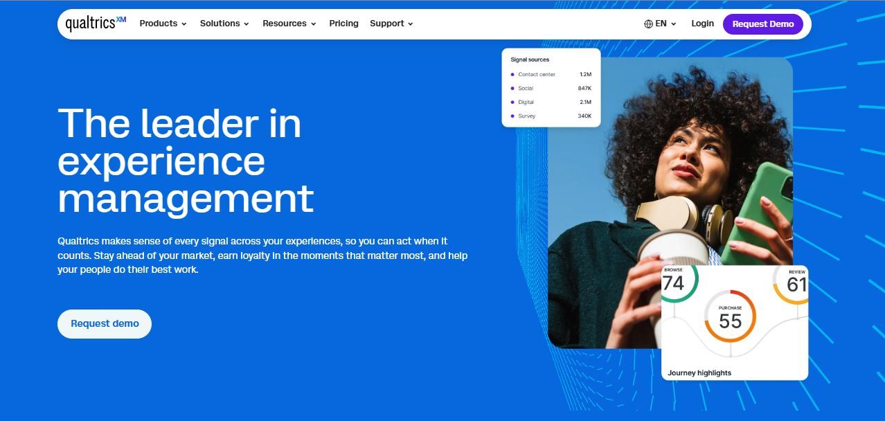 Qualtrics'in deneyim yönetimi, müşteri geri bildirimi ve online anket çözümlerini tanıtan ana sayfa ekran görüntüsü