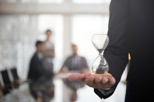 أفضل وقت لإرسال استطلاع رضا العملاء